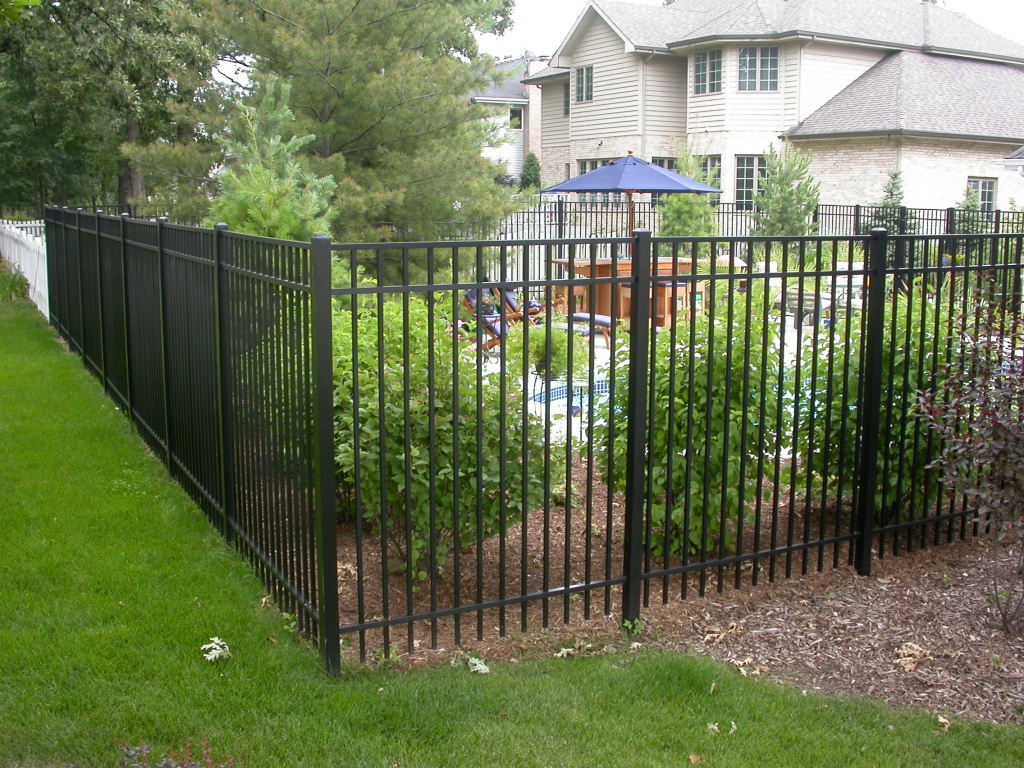Aluminum fence 6’ tall, black 